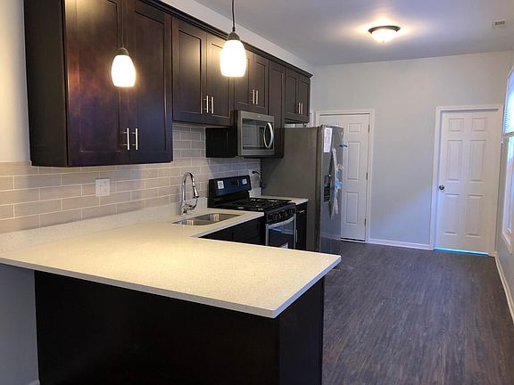 2nd image of 1736 W Melrose St #3