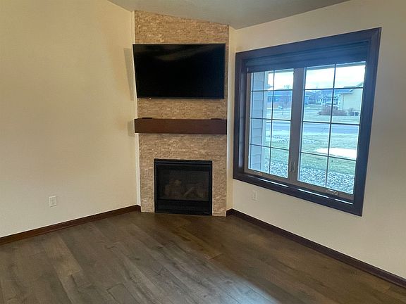 4th image of 1010 S Tayberry Ave