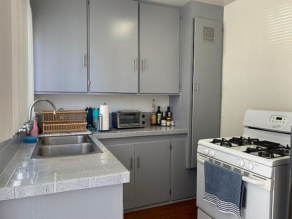 5th image of 1547 Chalcedony St