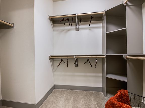 5th image of 680 Executive Dr APT 4301