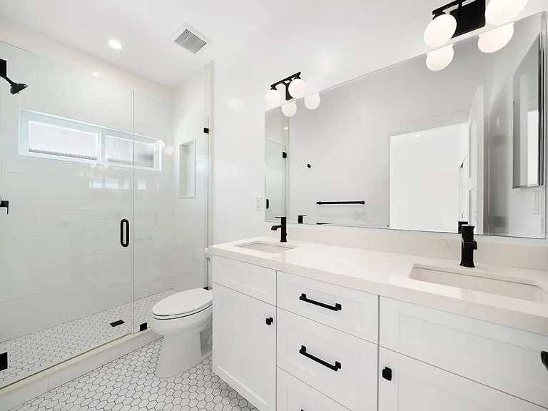 1637 Irvine Ave — Photo 12