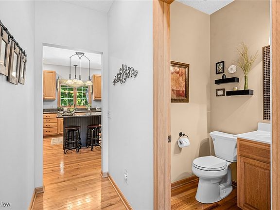 5th image of 3262 Crown Pointe Dr