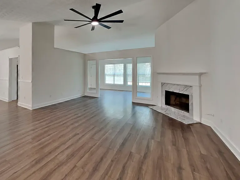3951 Moore Creek Dr — Photo 3