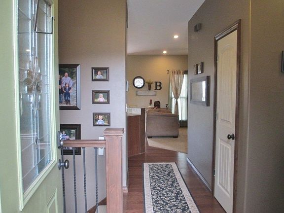 2nd image of 8 N Oak Ct