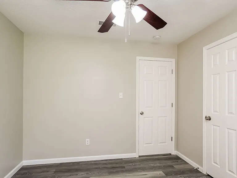 1528 Glen Oaks Dr — Photo 13