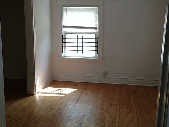 5th image of 849 W Wellington Ave #Coach