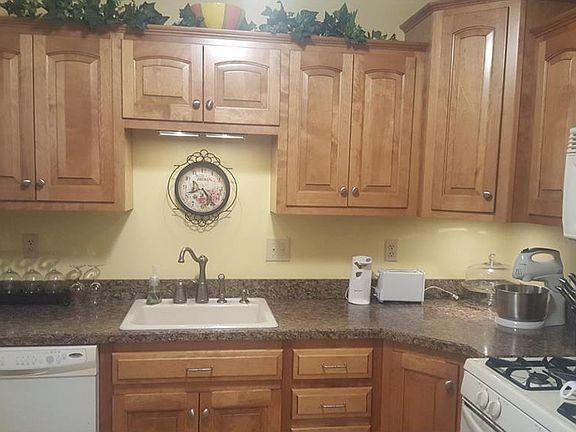 2nd image of 764 Parkview Dr