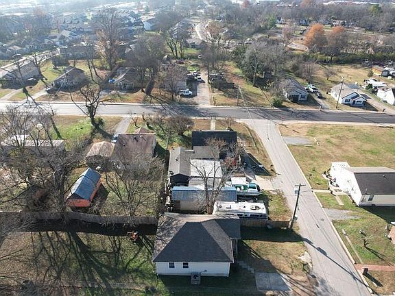 5th image of 630 W Eastland St