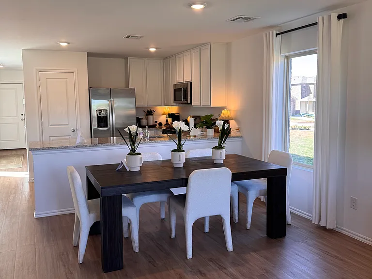 2030 Delphine Dr — Photo 8
