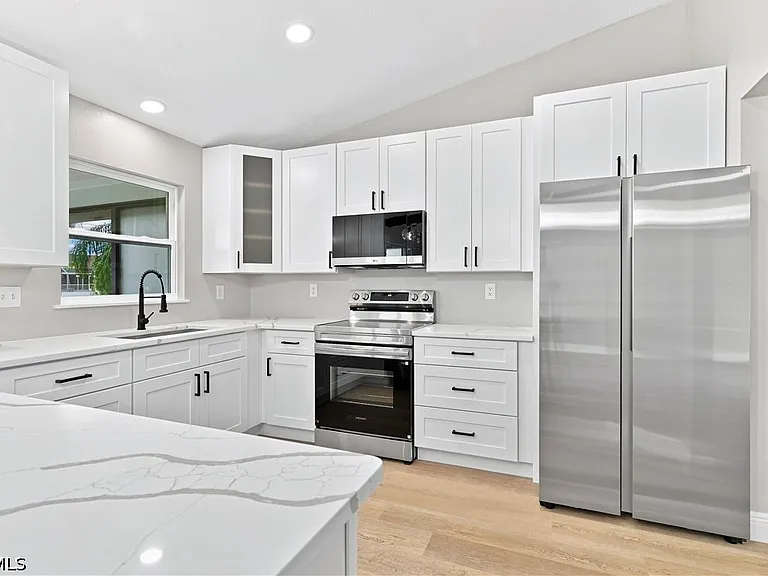 903 SE 20th Ct — Photo 18