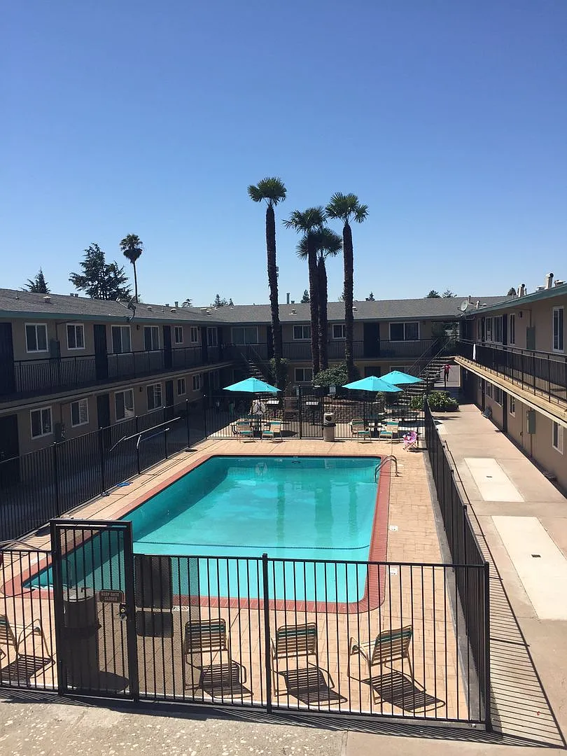Bel- Air Apartments — Photo 4