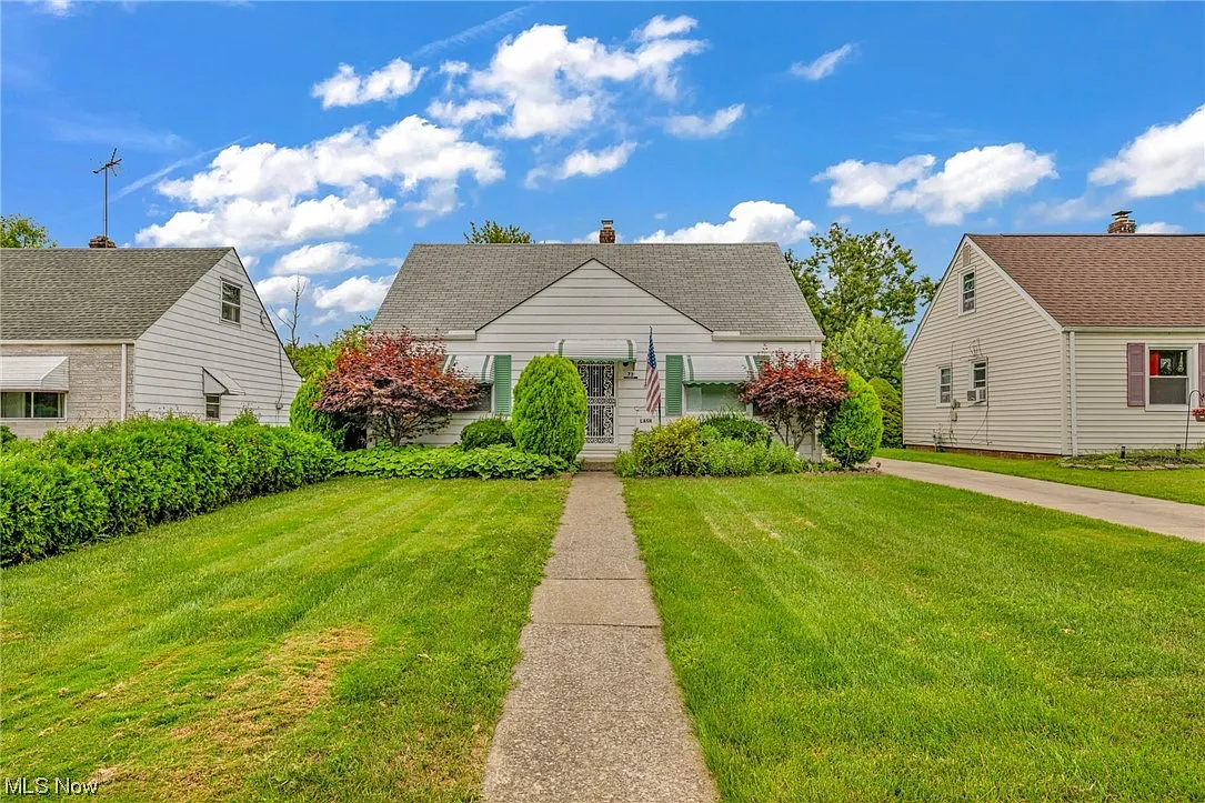 731 E 258th St photo 1