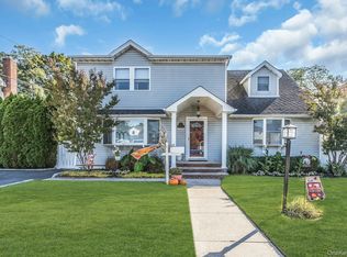 301 Rintin St, Franklin Square, NY 11010