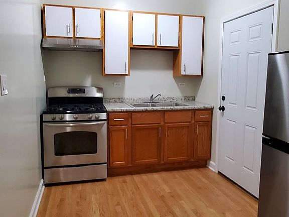 3rd image of 3158 W Cullom Ave APT 2