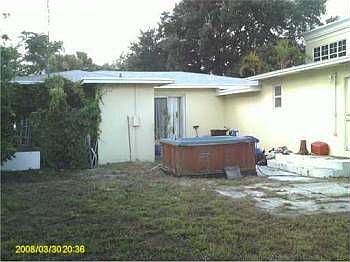3rd image of 619 SE 9th St
