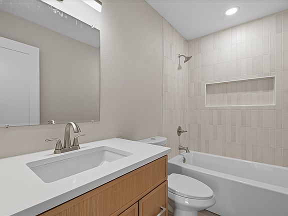 4th image of 187 Elmar Dr