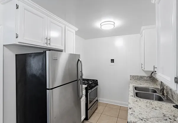 Wilshire Westwood — Photo 2