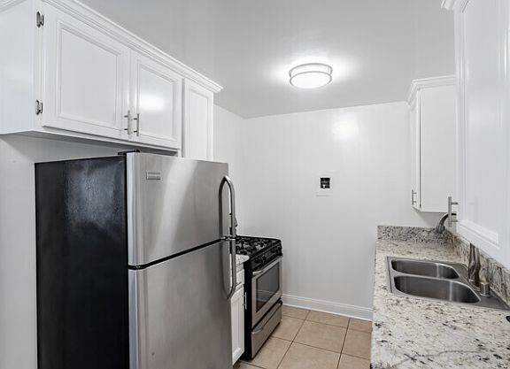 2nd image of 10530 Wilshire Blvd #8aa859c13