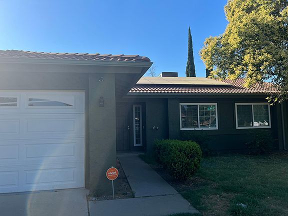 2nd image of 2820 E Vine Ave