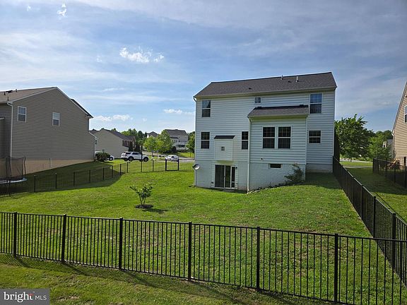 4th image of 725 Lower Field Cir