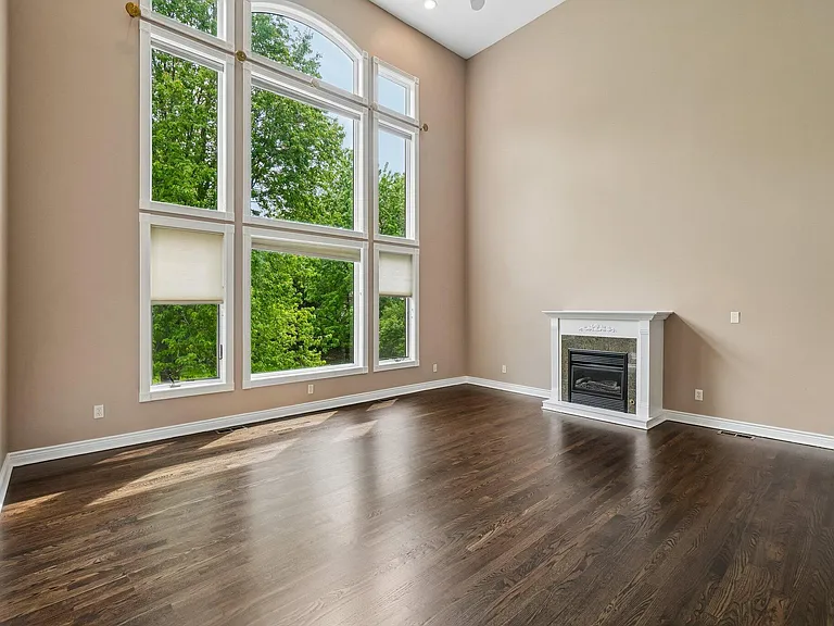 1819 Brookview Dr — Photo 7