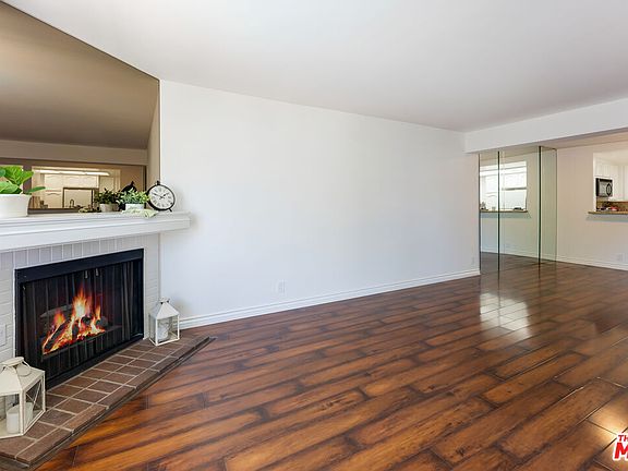 4th image of 21650 Burbank Blvd Unit 319