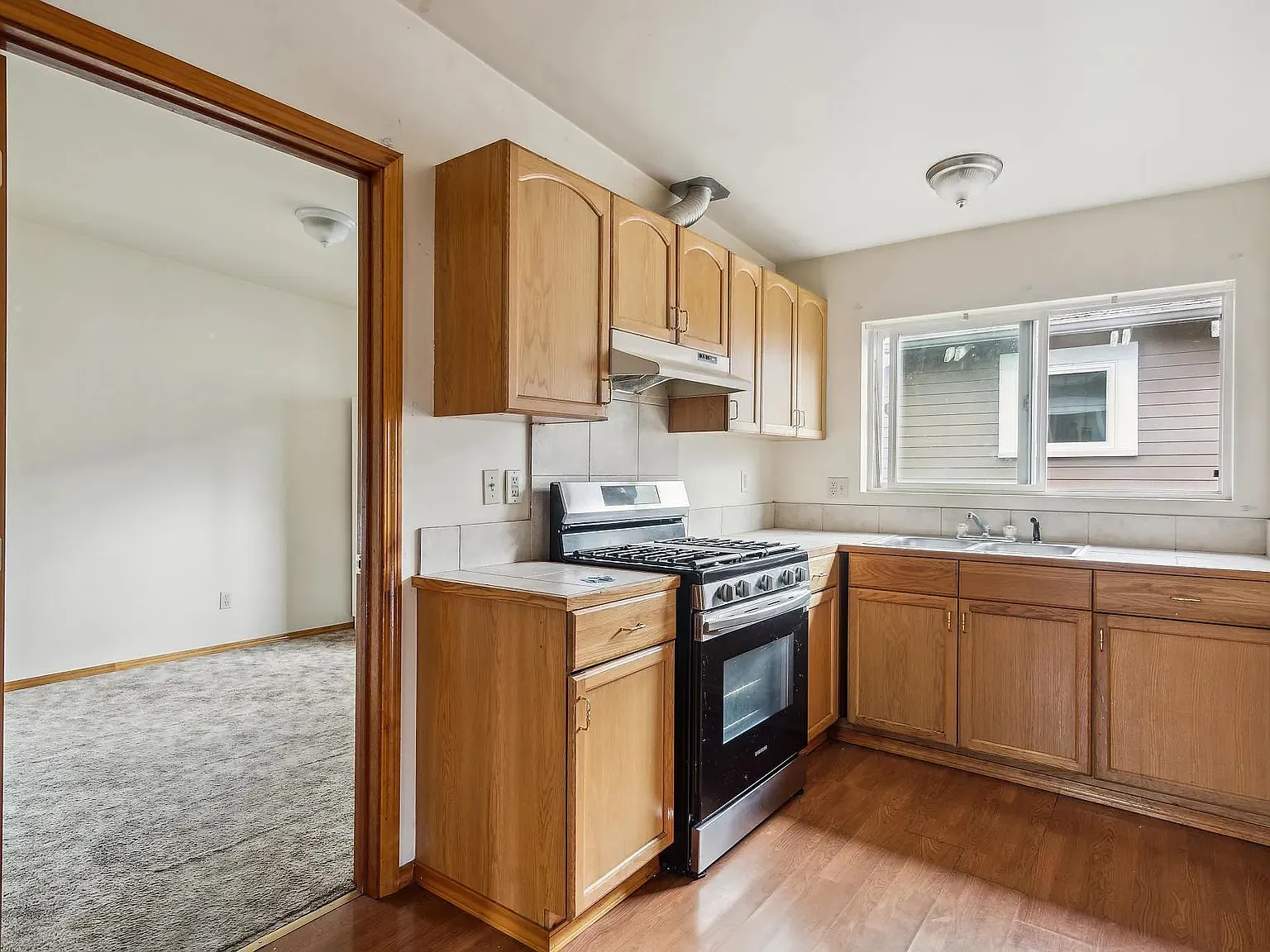 3 bed, 1000 sqft, $2,297 — Photo 3