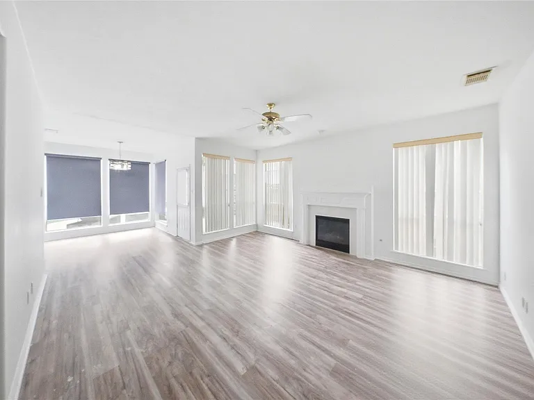 2415 Mills Creek Dr — Photo 9