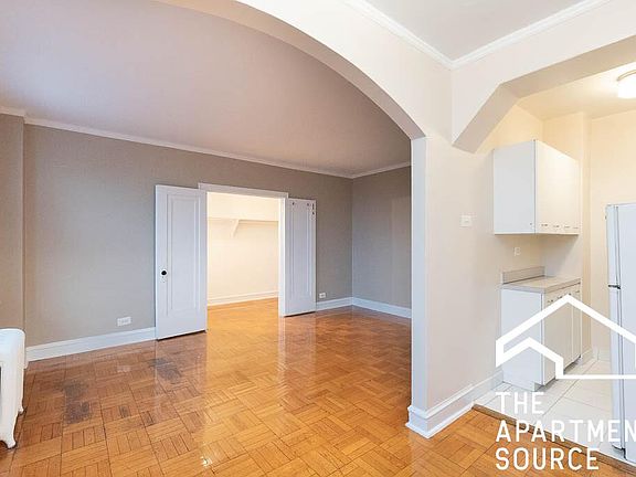 4th image of 1215 W Sherwin Ave #611