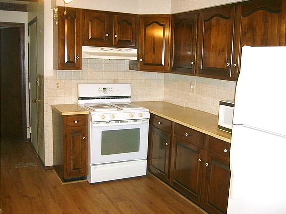 4th image of 301 S 3rd St