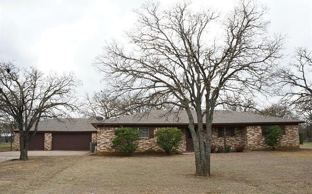 1st image of 902 Greenbriar Dr