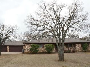 902 Greenbriar Dr, Joshua, TX 76058