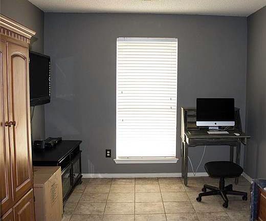 4th image of 1026 Barkridge Dr