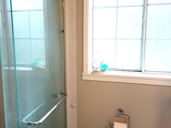 5th image of 523 Laswell Ave