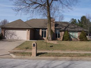 2149 E Sequiota St, Springfield, MO 65804