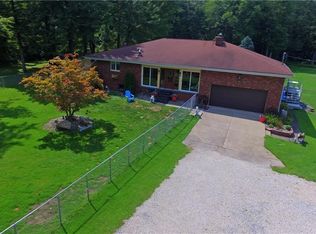 1957 Sharon Hogue Rd, Masury, OH 44438