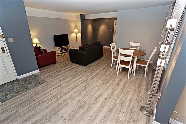 Sold by Bizzarro Agency | media 3