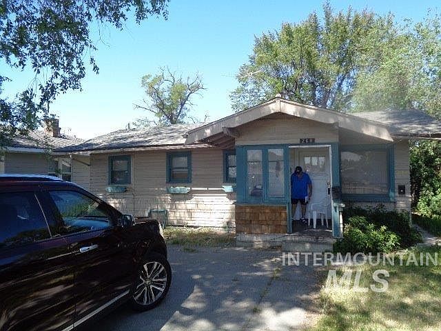 1st image of 268/268 1/2 Blue Lakes Blvd S