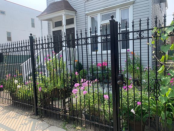 2nd image of 3043 W Lyndale St #1