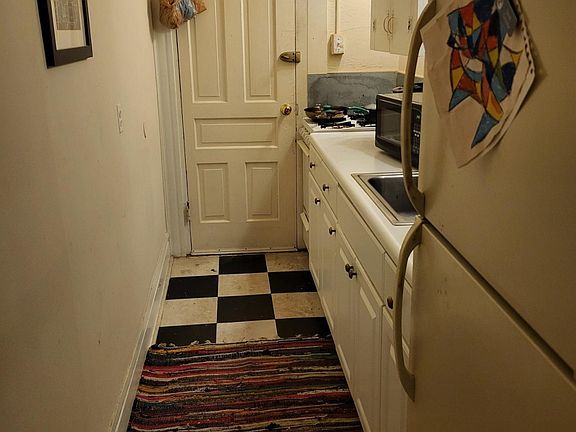 5th image of 2606 Grove Ave APT 3
