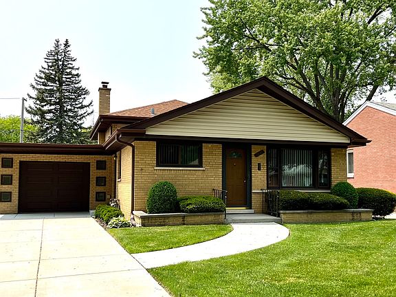 2nd image of 1010 Robinhood Ln