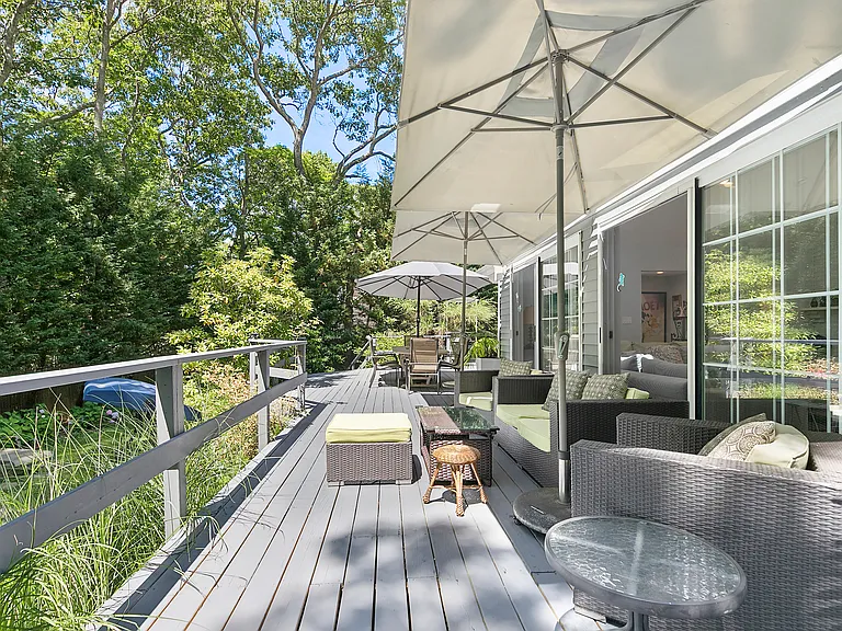 Laurel Ln — Photo 12