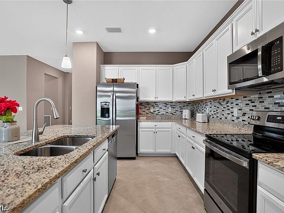 4th image of 3943 E Hampton Cir