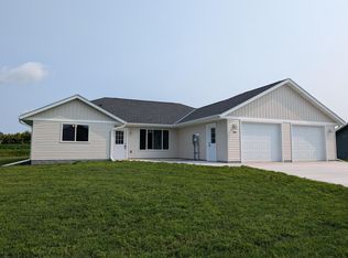 146 Front St, Tracy, MN 56175