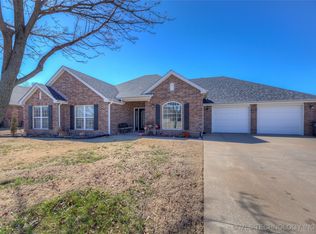 345 N Parkhill Loop, Bartlesville, OK 74006