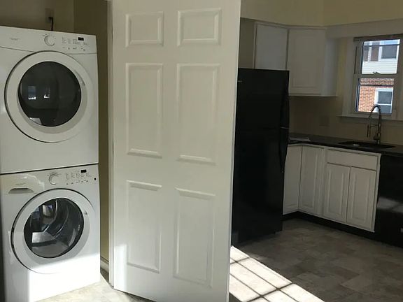 3rd image of 1653 Highlandon Ct