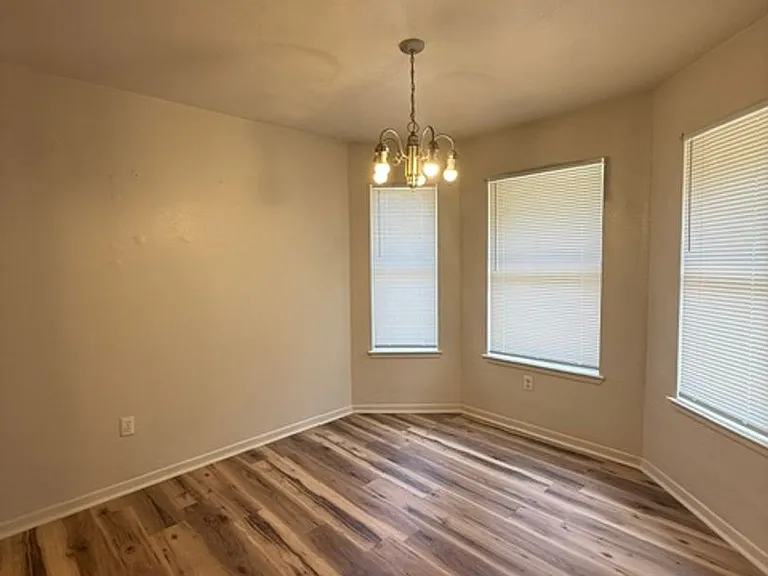 3933 Wake Forest Ln — Photo 5