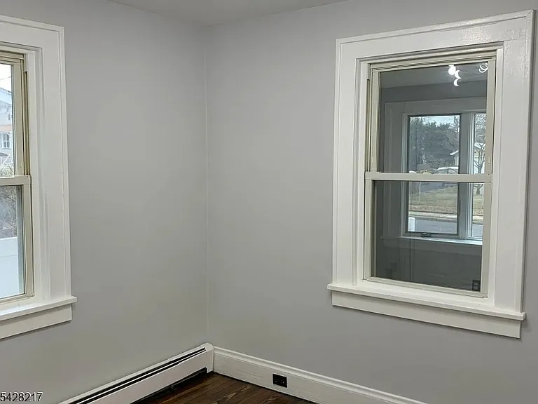 2144 Evans St — Photo 13