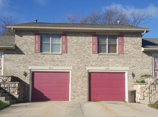 860 Carol Ave, Woodstock, IL 60098