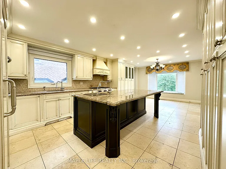 52 Prince Edward Blvd — Photo 7